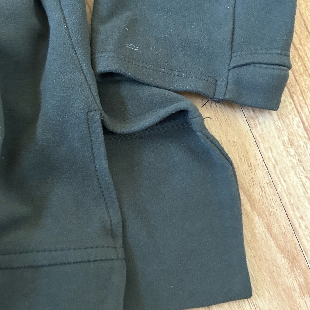 Super soft olive green fleece hoodie
EUC - Picture 4 of 6